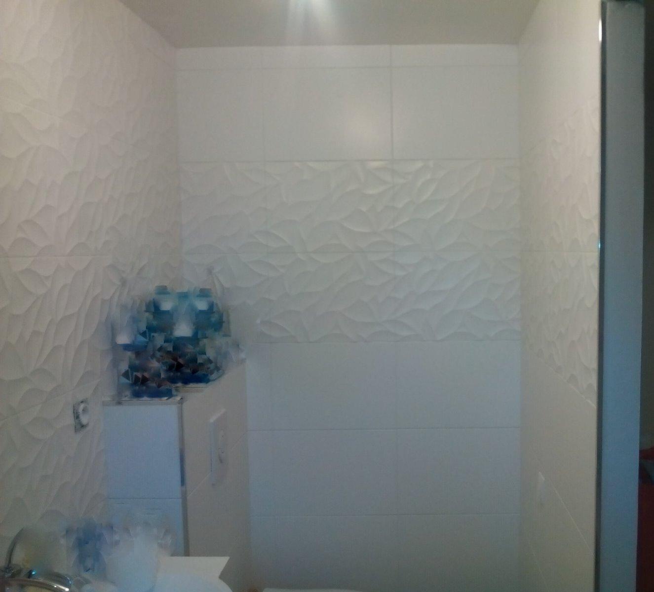 faïence avec motifs salle de bain