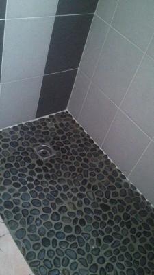 pose faience et galets douche italienne