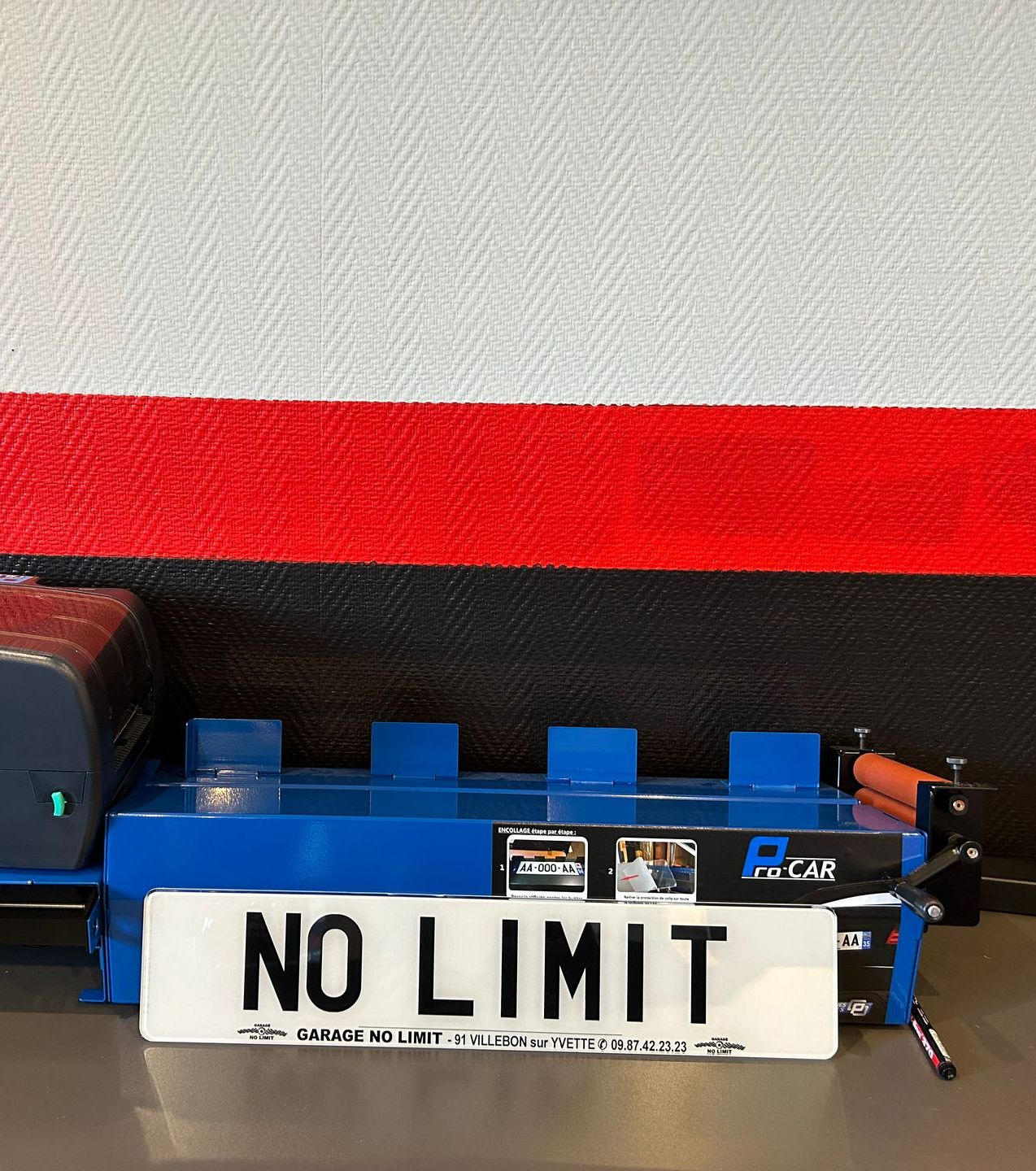 Plaque sur le bureau