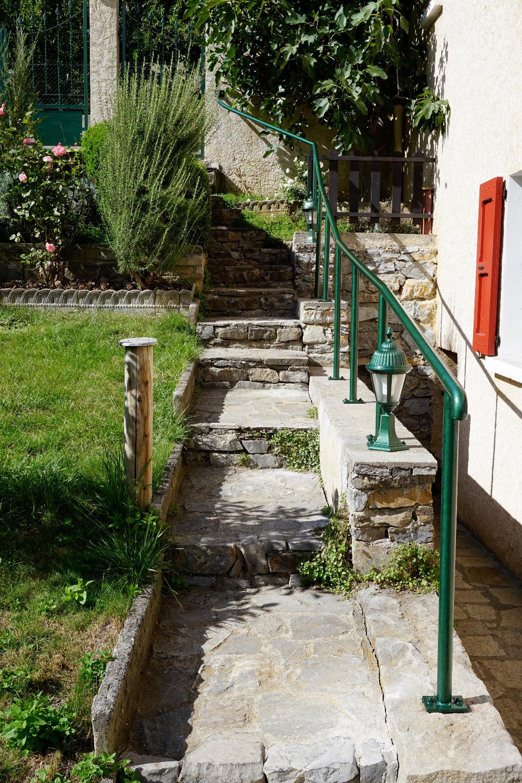 Main courante FER SUR MESURE  FERRONNERIE EMS Metallerie Gap 05