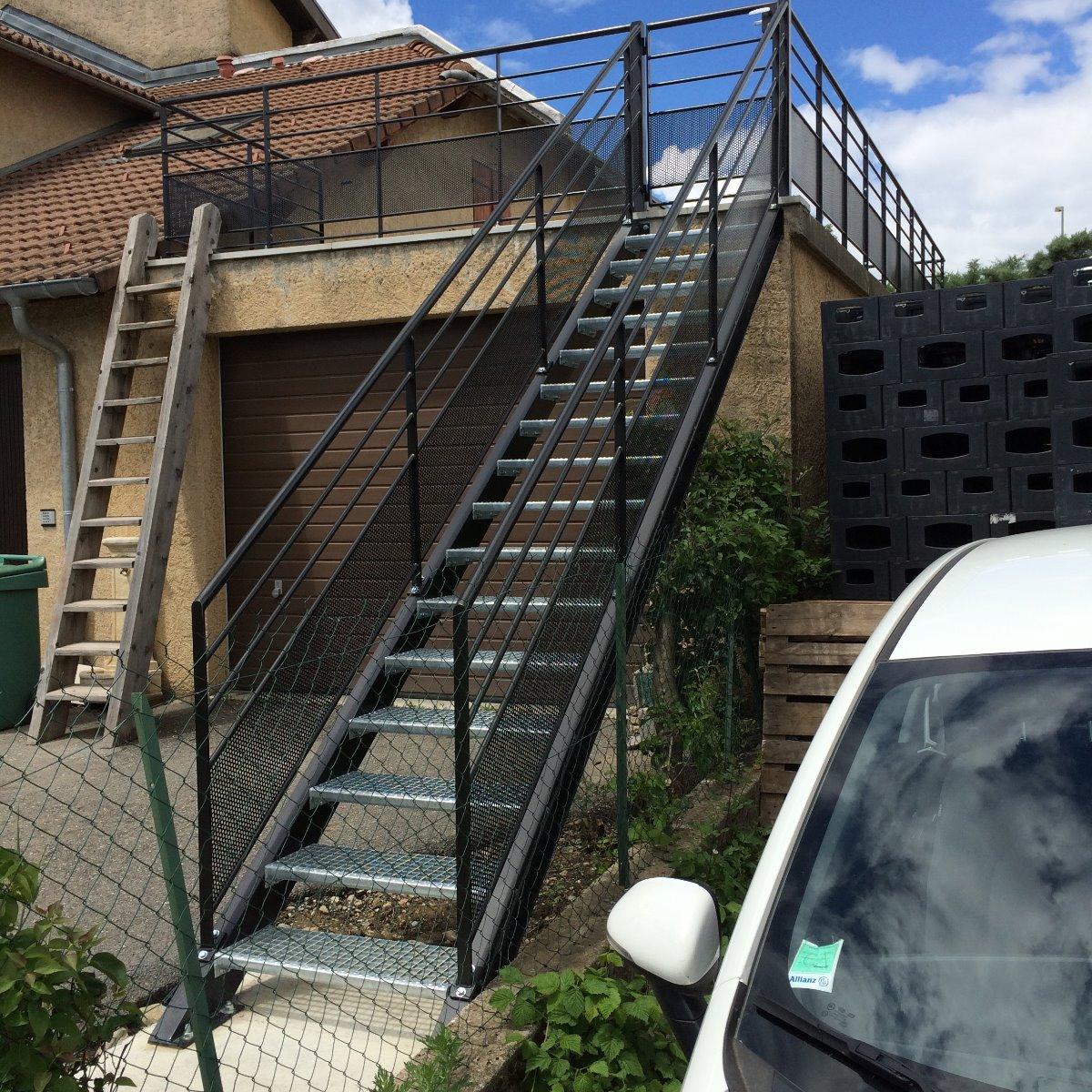 Escallier exterieur marche caillebottis EMS 05 serrurerie matallerie f