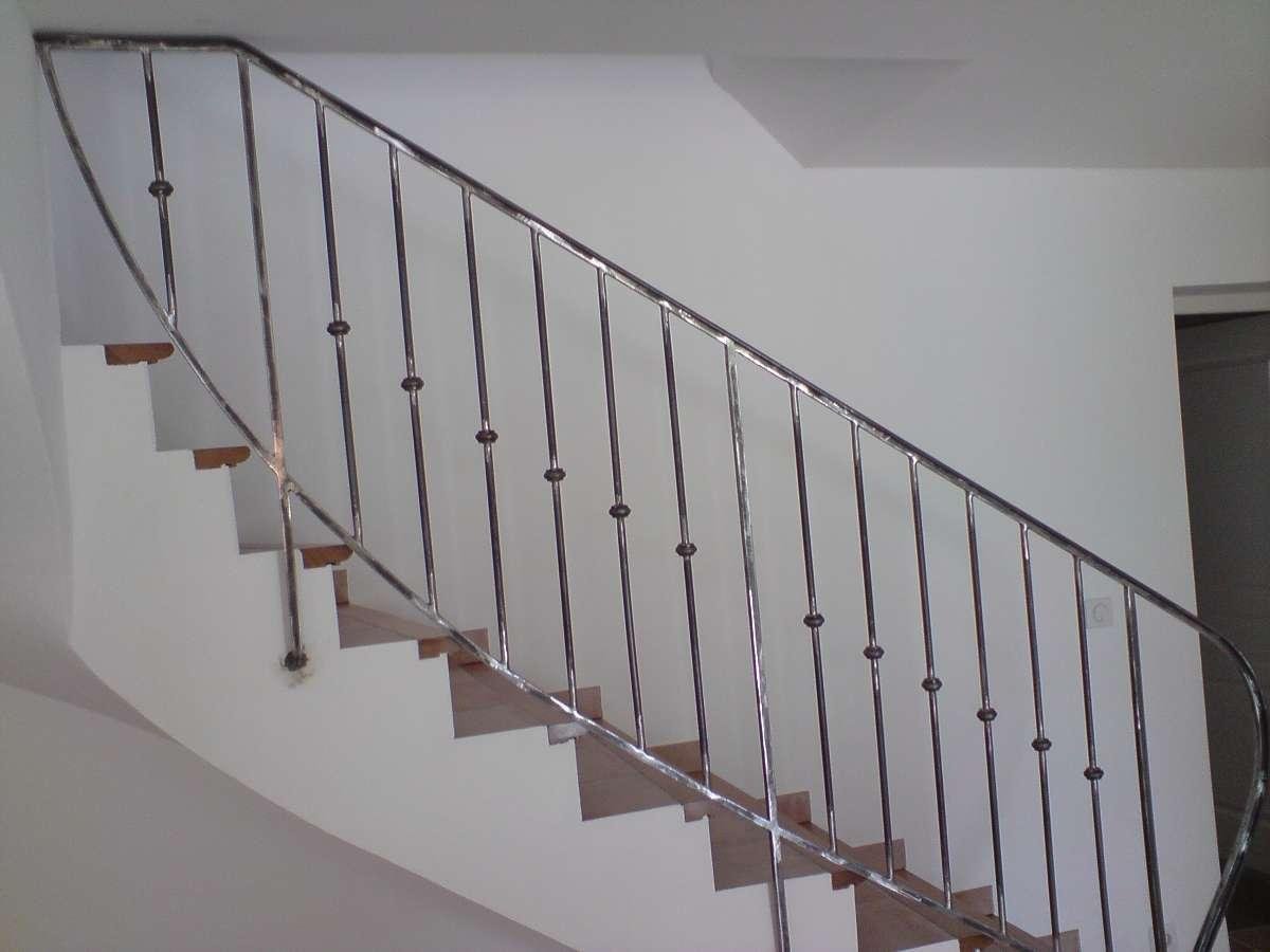 Rampe d'escallier acier sur mesure ferronnerie. EMS Gap 05 metallerie