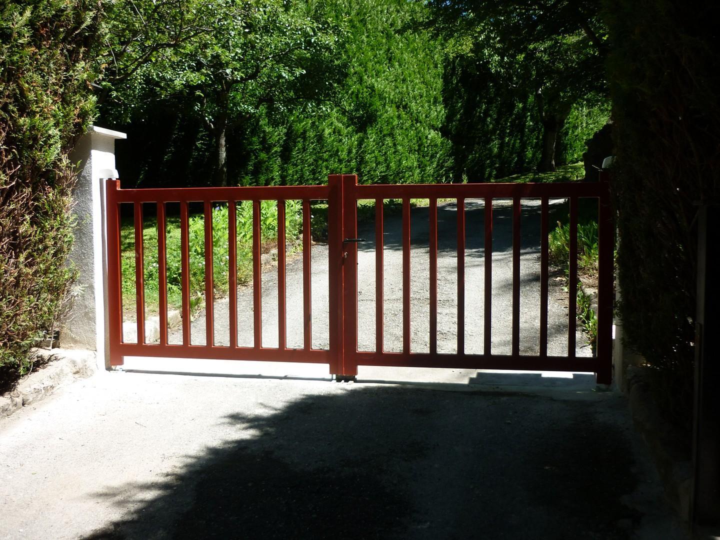 Portail acier fer a 2 vantaux ferronnerie metallerie EMS GAP 05