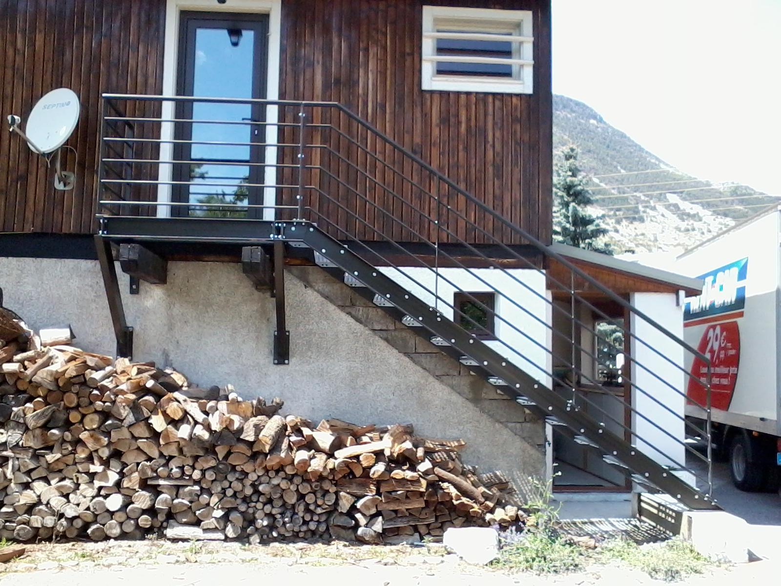 Escallier acier fer marches caillebotis ferronnerie Gap metallerie 05