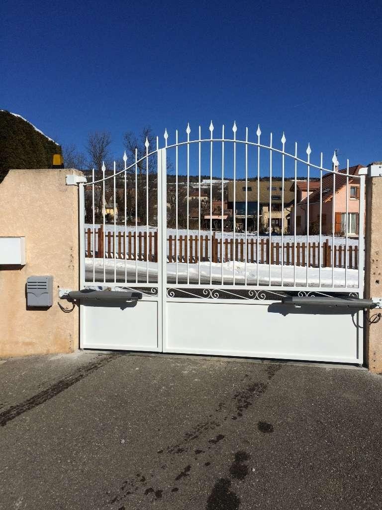 Portail 2 battants acier  motorise EMS Gap 05 ferronnerie metallerie