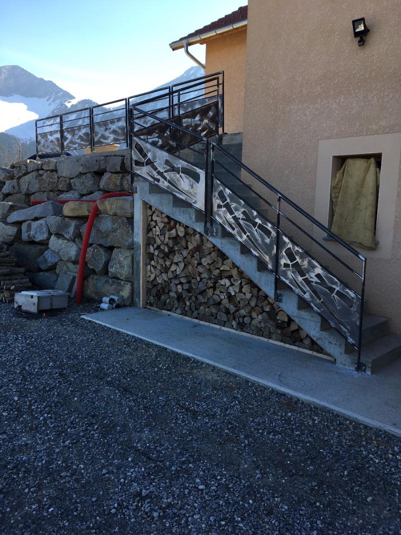 Rampe acier tole decoupe plasma Gap 05 EMS metallerie serrurerie ferronnerie