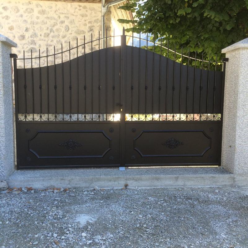 Portail ferronerie 2 vantaux metallerie ems 05 Gap