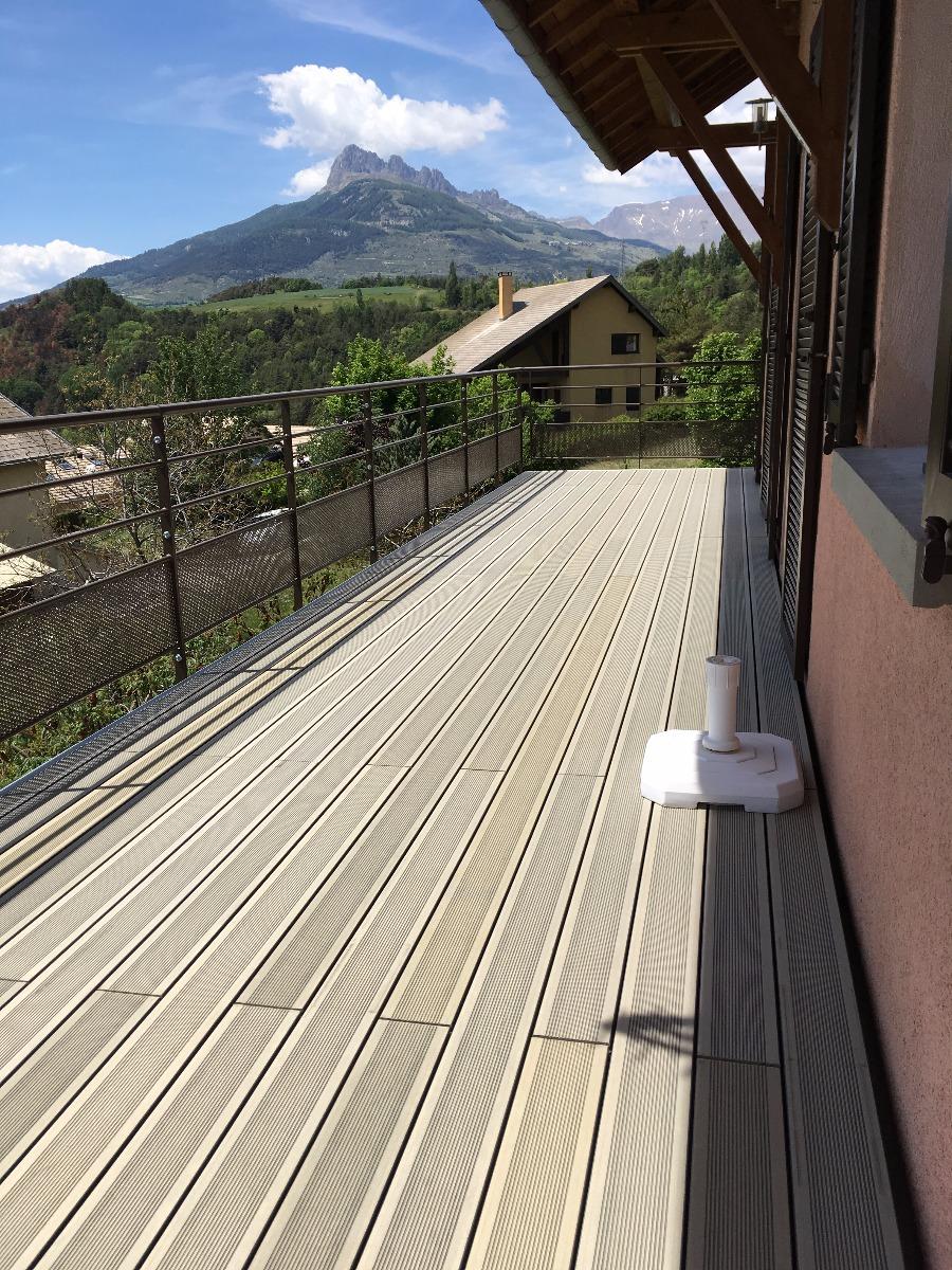 Terrasse structure acier et platelage  bois composite EMS 05 serrurerie metallerie ferronnerie Gap