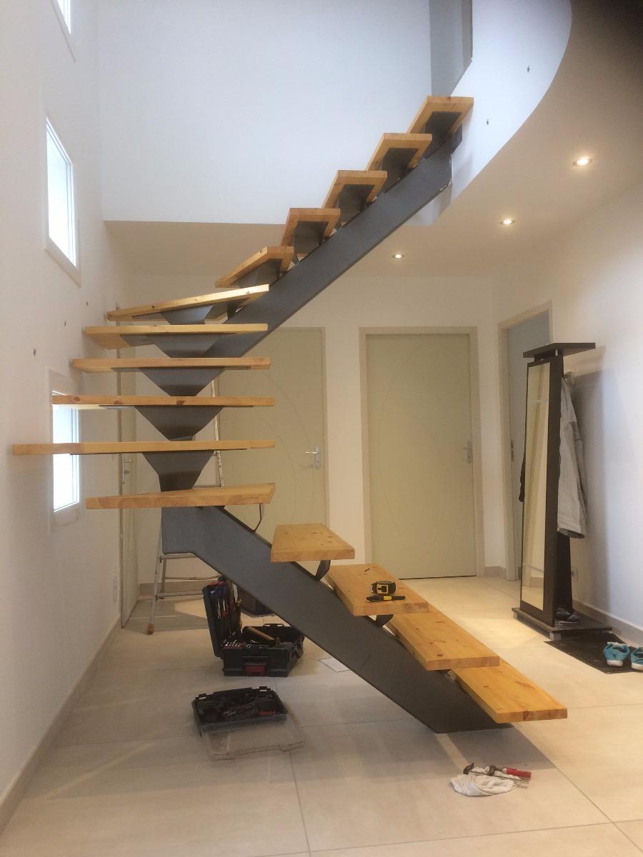 Escalier limon centrale 1/2 tournant mixte acier/bois metallerie serrurerie EMS Gap 05