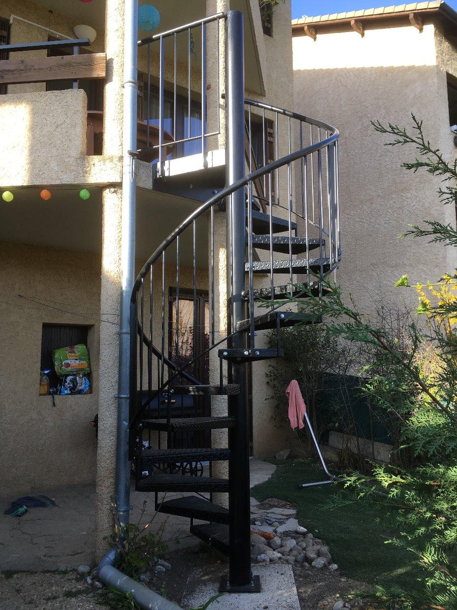 Escalier colimaçon acier