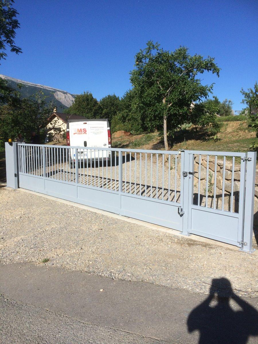 Portail acier coullissant motorise ems 05 serrurerie metallerie ferron