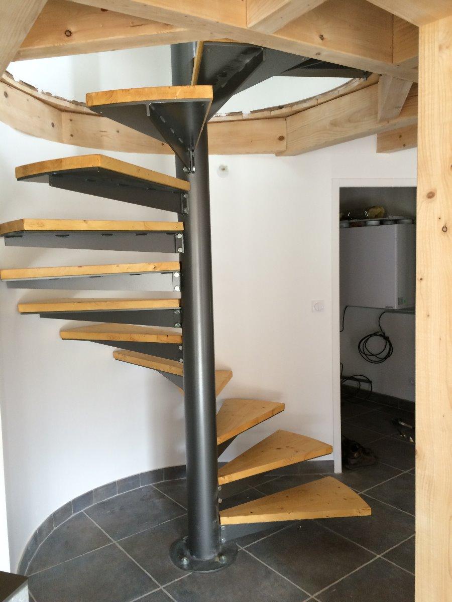 ESCALLIER HELICOIDALE MIXTE BOIS FER METALLERIE FERRONNERIE SERRURIER