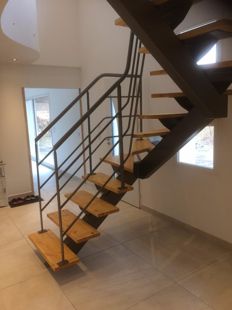 Escalier limon centrale 1/2 tournant mixte acier/bois metallerie serrurerie EMS Gap 05
