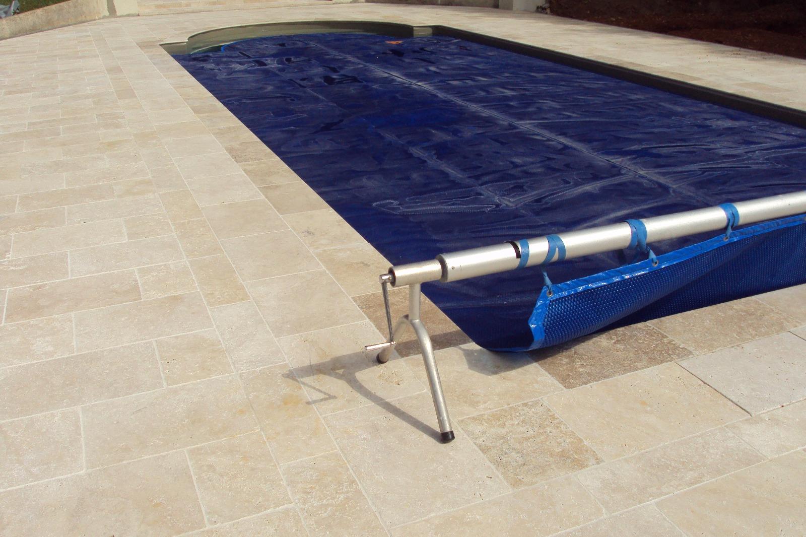 Plage piscine en pierre de chez Sauvanet