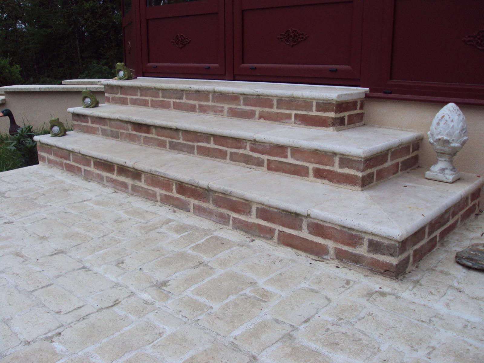 Escalier en terre cuite avec nez de march