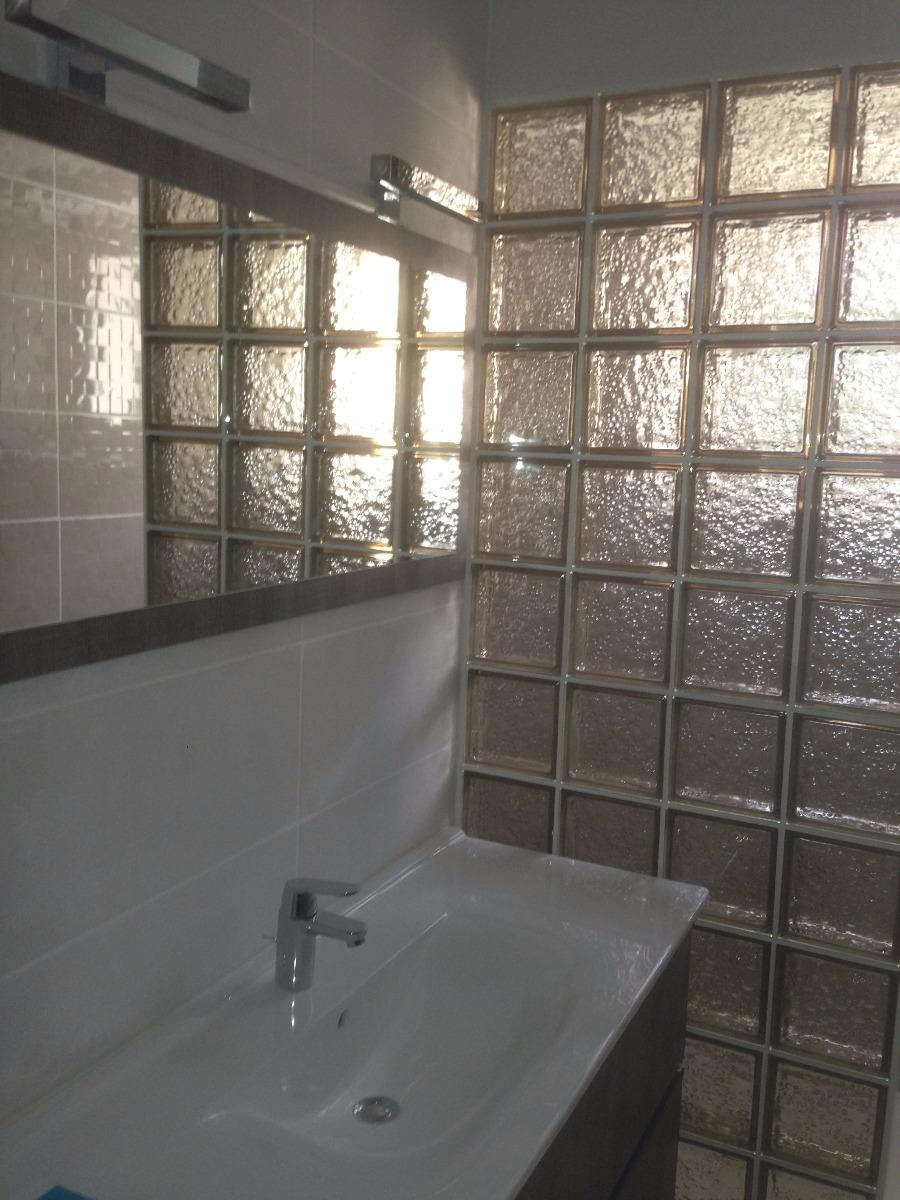 Séparation en pavés de verre