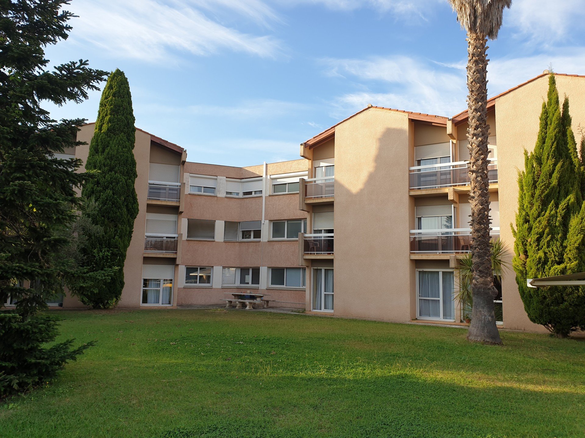 Photos des Lauriers Roses au Soler, notre établissement en images