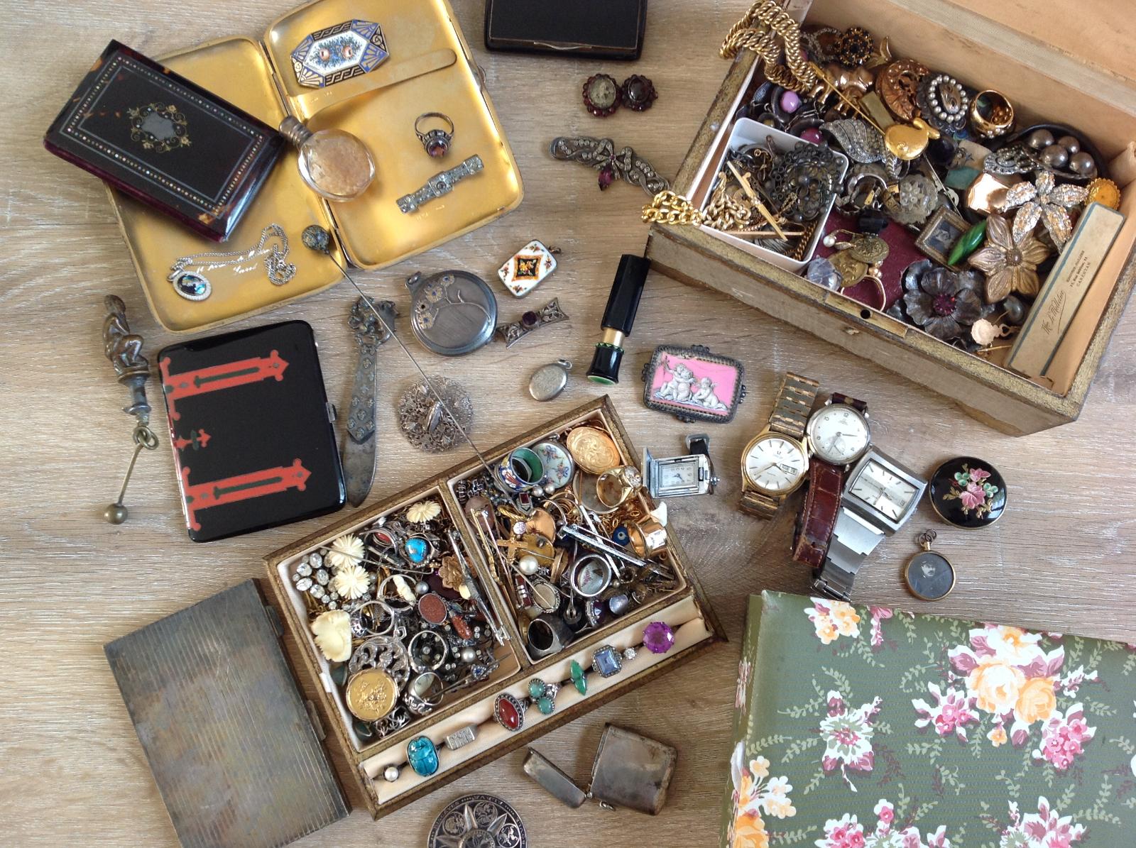 Bijoux Fantaisie,Or,Argent,objets de vitrine, toute époque