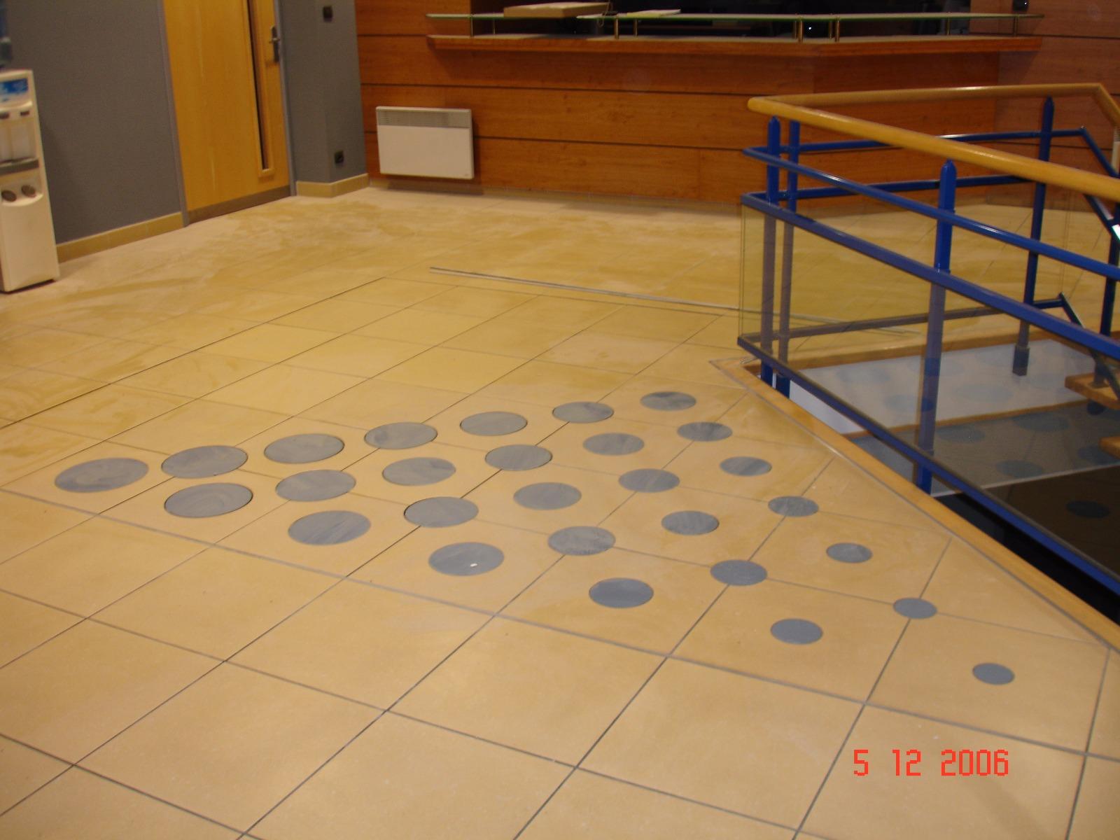 Pose de carrelage sur accueil -Entreprise Legras-
