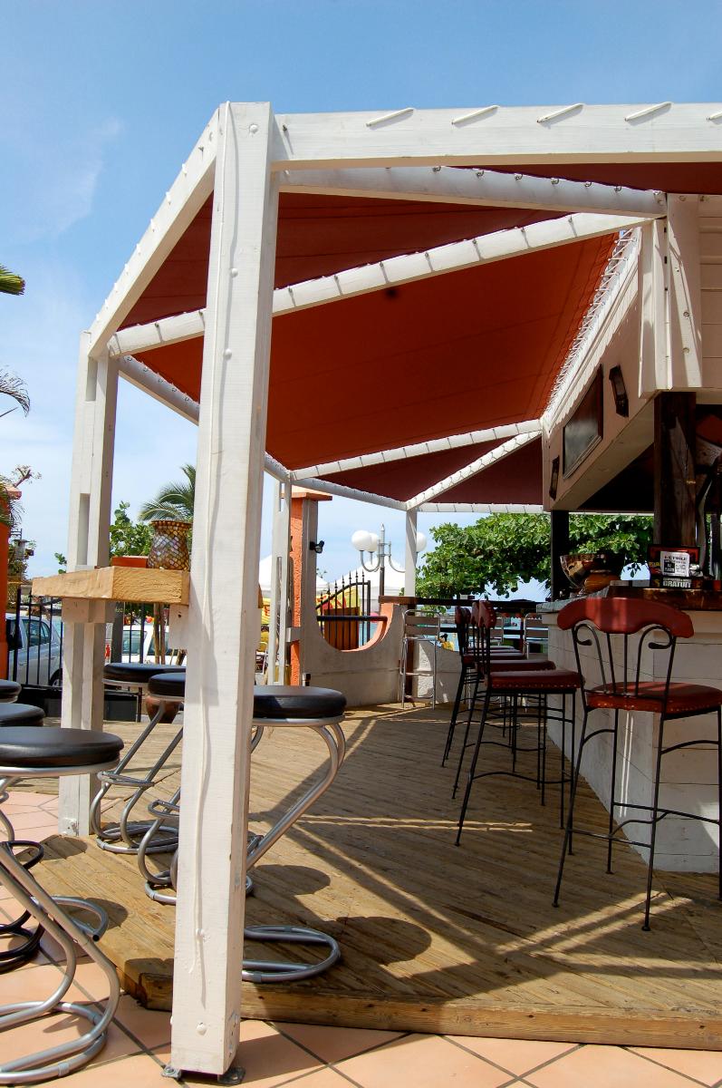 Auvent bois exotique