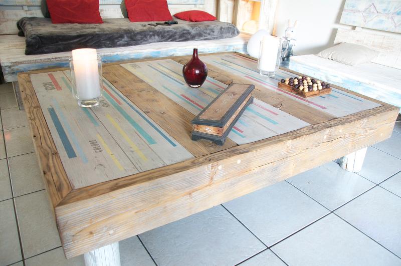 TABLE SALON 120X120 RECYCLÉ LIGNE BOIS 974