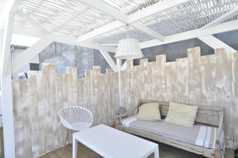 TERRASSE EXTÉRIEUR LIGNE BOIS 974