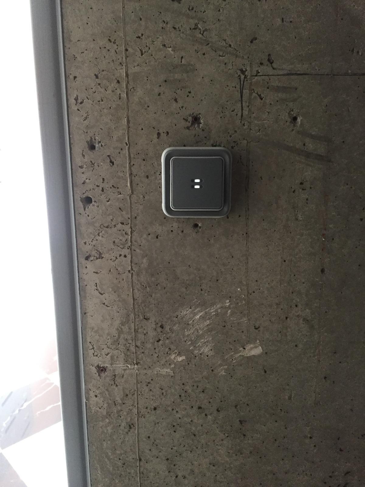 Bouton d'ouverture de porte automatique