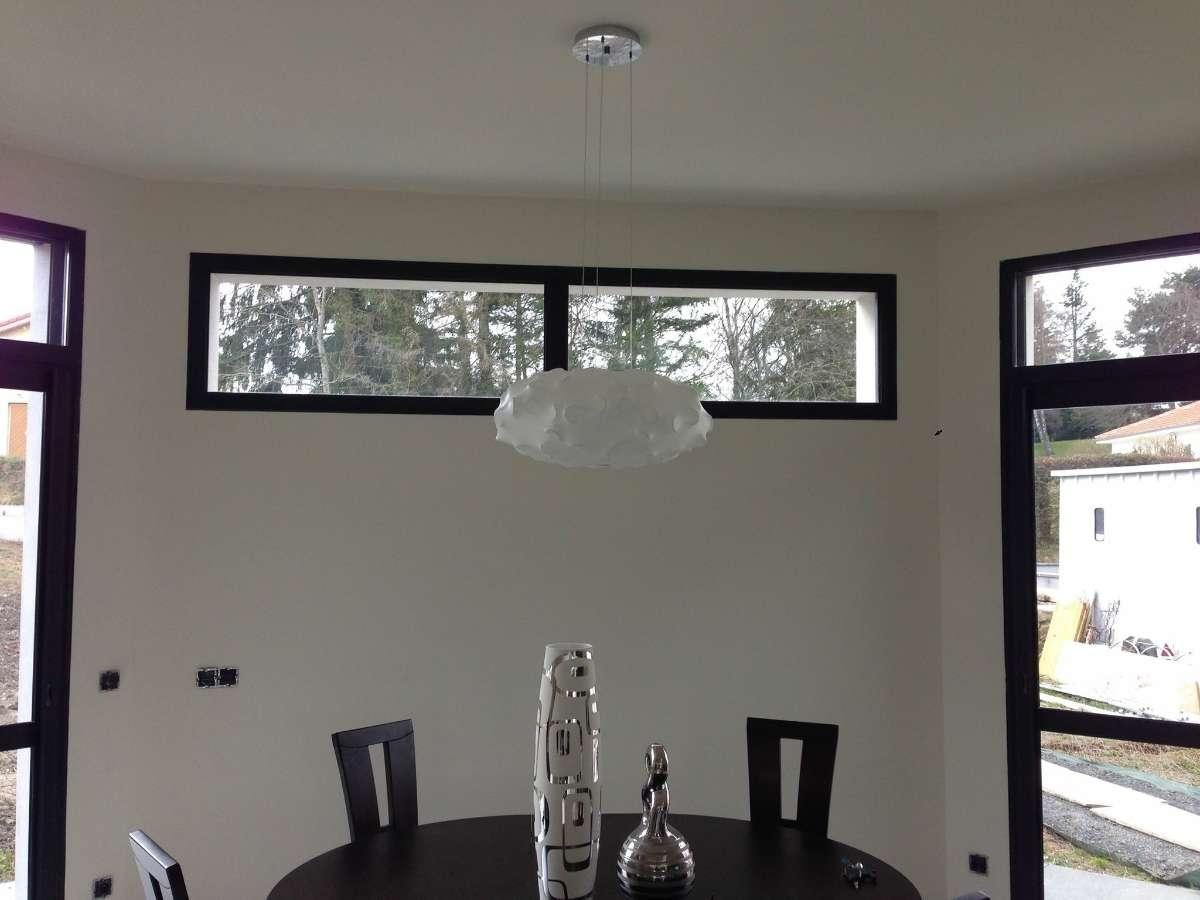 Suspension au-dessus d'une table à manger