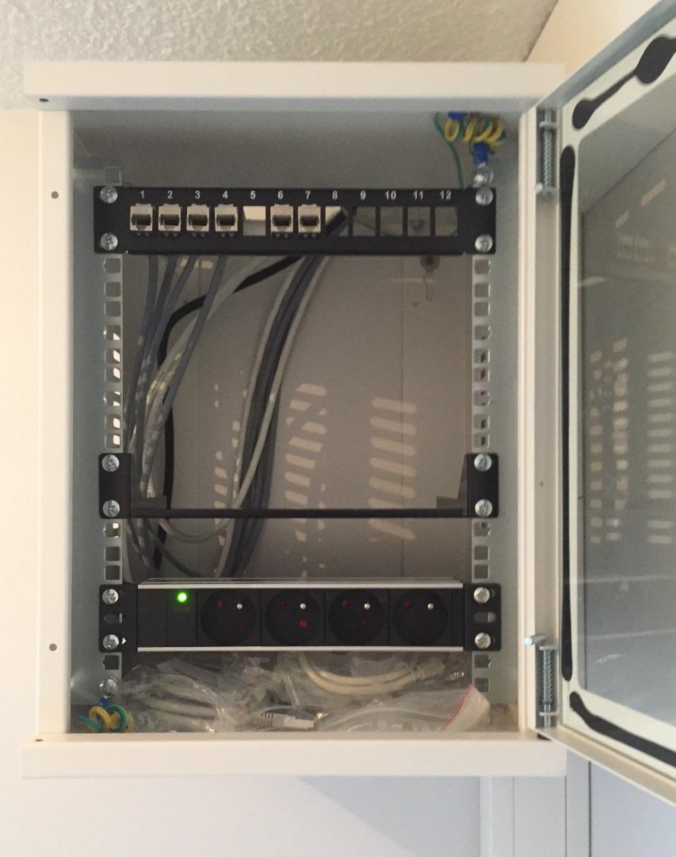 Intérieur d'un tableau électrique