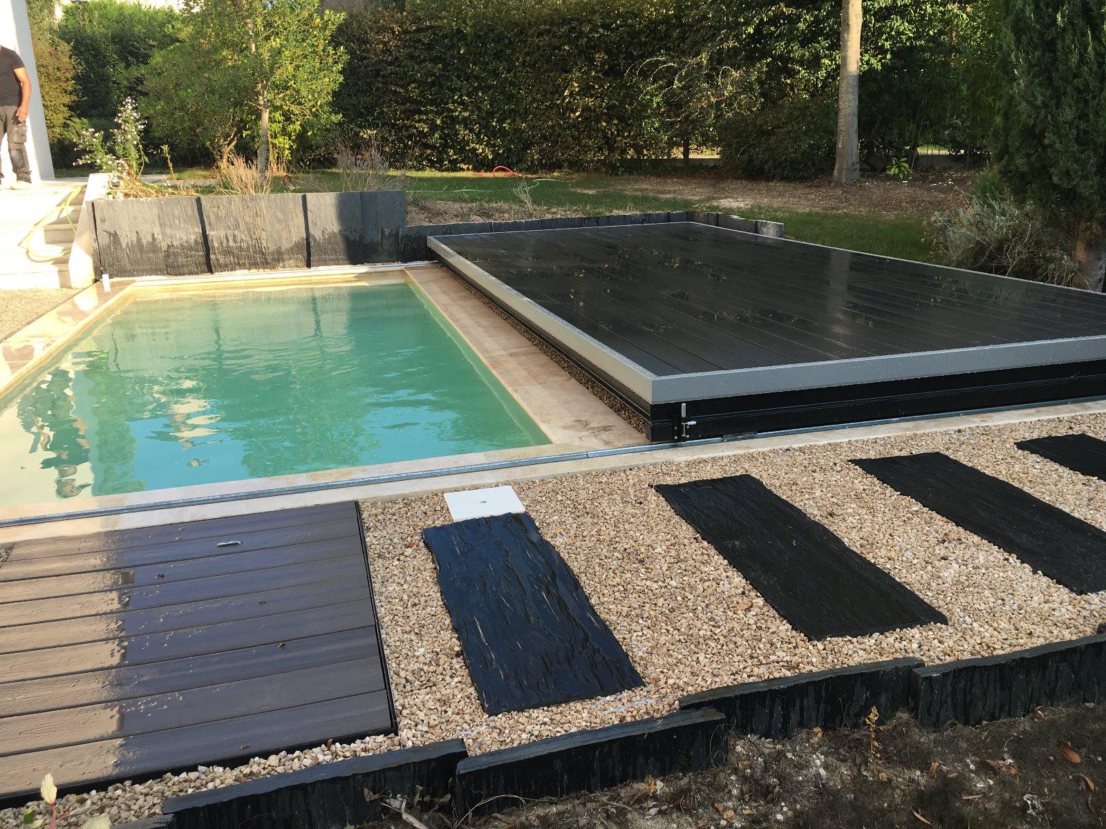 PISCINE AVEC TERRASSE