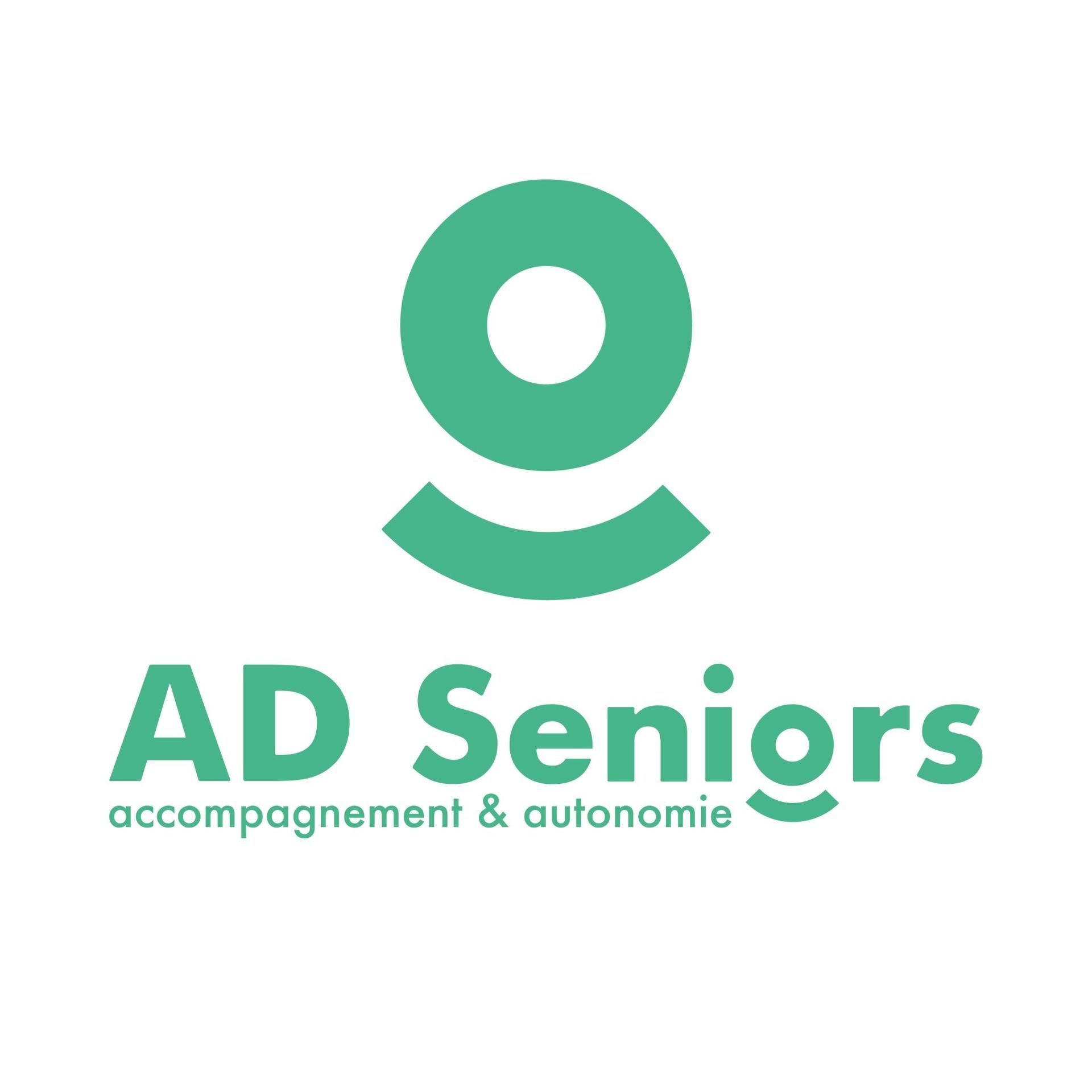 Logo pour AD Seniors : figure stylisée verte au dessus du texte « AD Seniors, accompagnement & autonomie ».