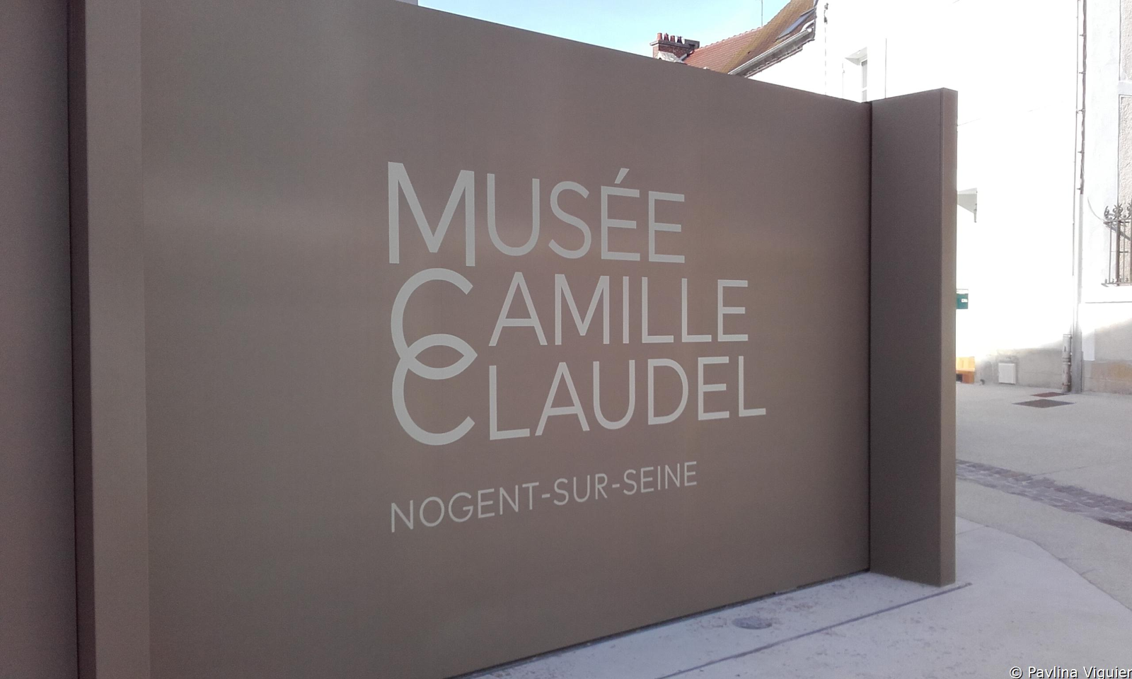 Marquages de véhicule : enseignes lettres adhésives, impression sticker, serigraphie Paris