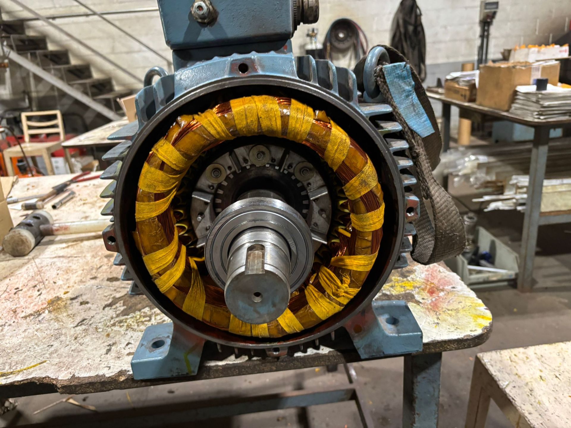 Barvil técnico reparando maquina