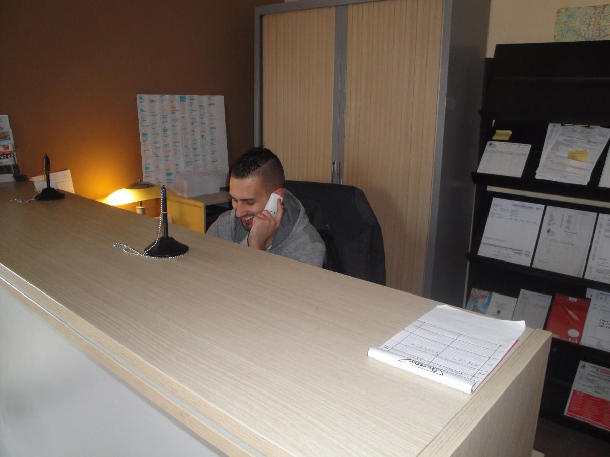 Secrétaire au téléphone