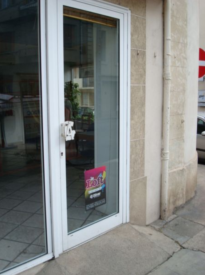 Porte vitrée après