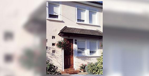 Porte d'entrée et volets roulants