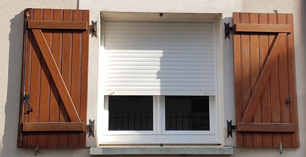 Fenêtre PVC contemporaine avec volet roulant - Angers