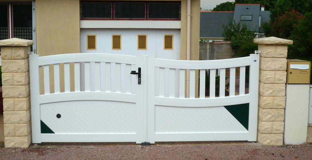 Portail PVC contemporain - Avrillé