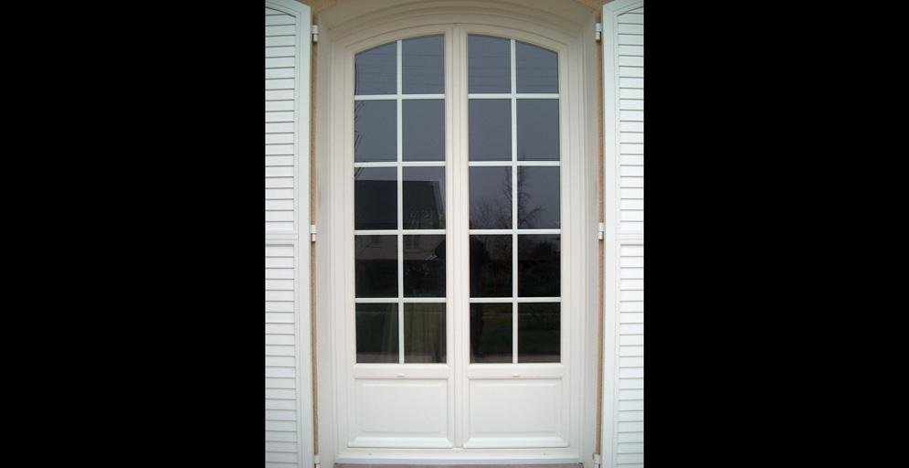 Porte-fenêtre tradionnelle cintrée - La Pouëze