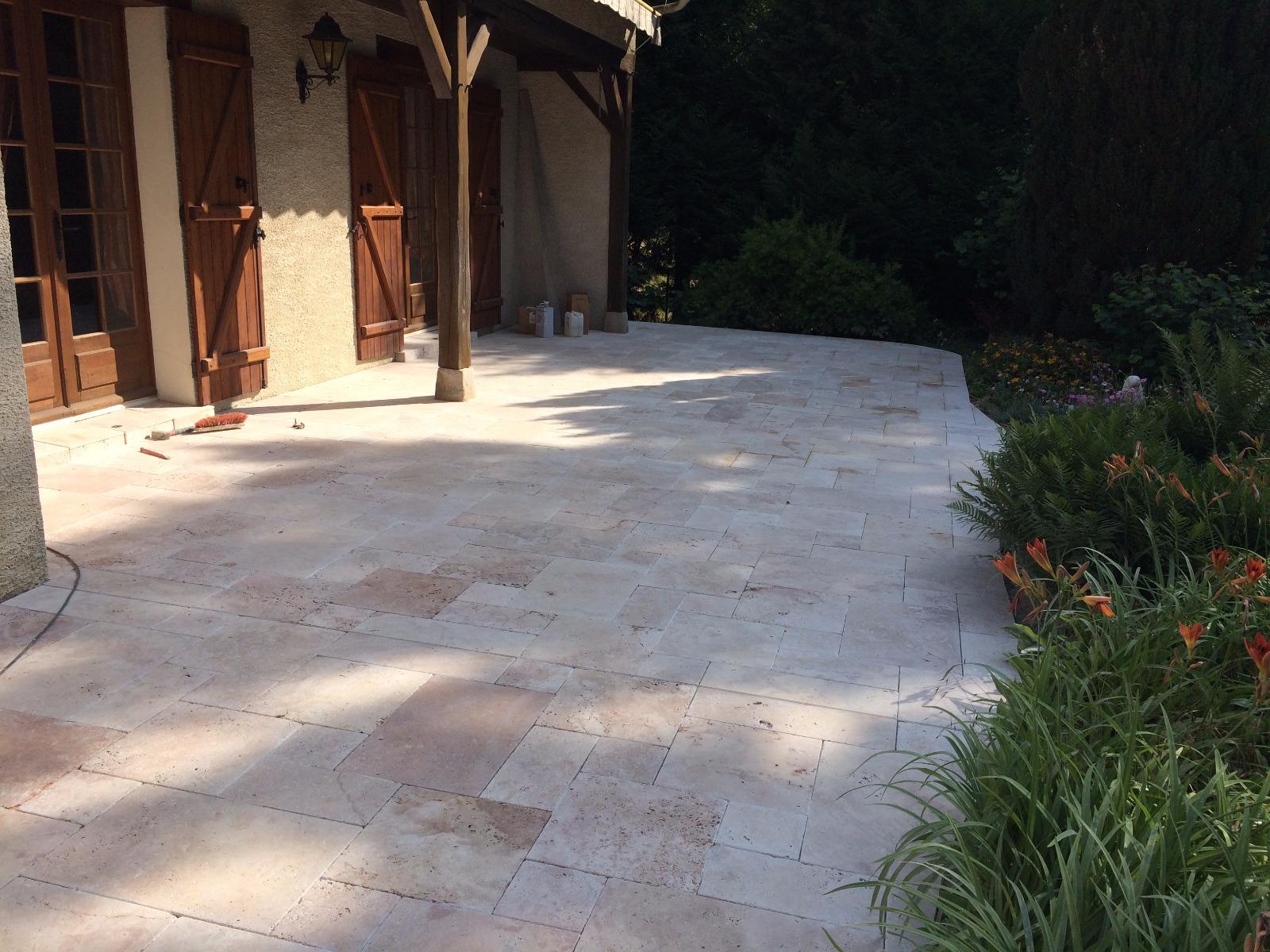 Pose de dallage en extérieur