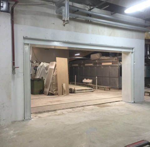 Ouverture de porte de garage en béton