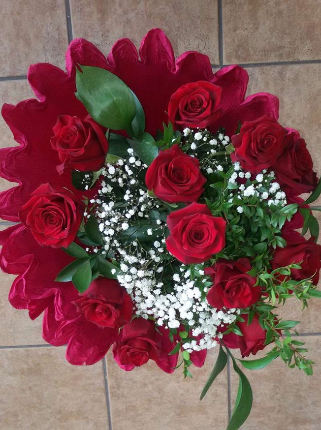 ​RAMO 12 ROSAS CON PENICULATA