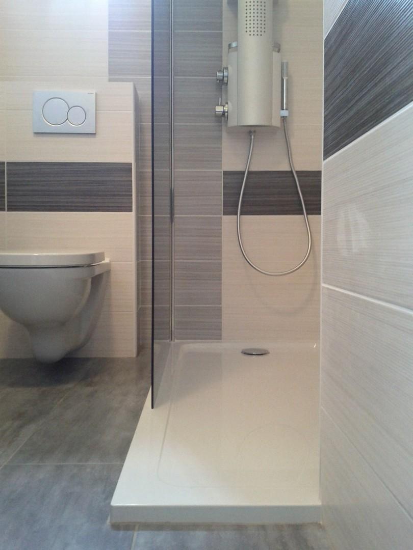 Ensemble douche et WC suspendu