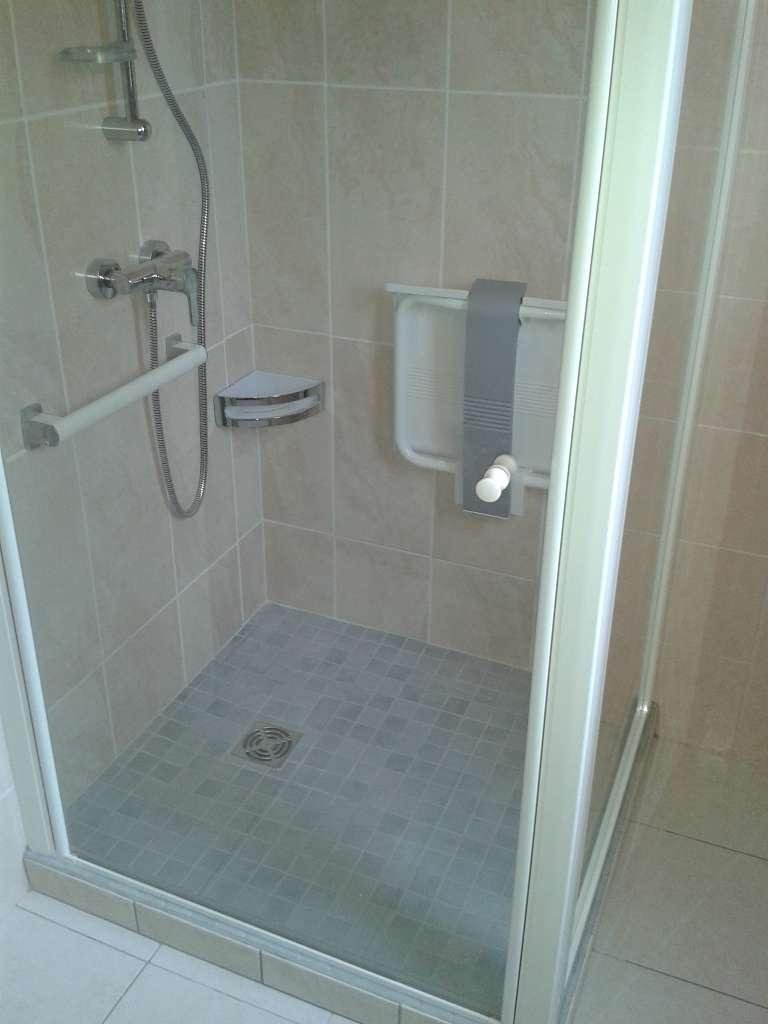 Boutel 78 douche handicapé