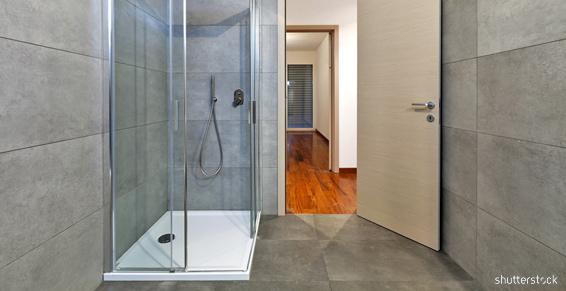 Douche parois vitrées porte coulissante