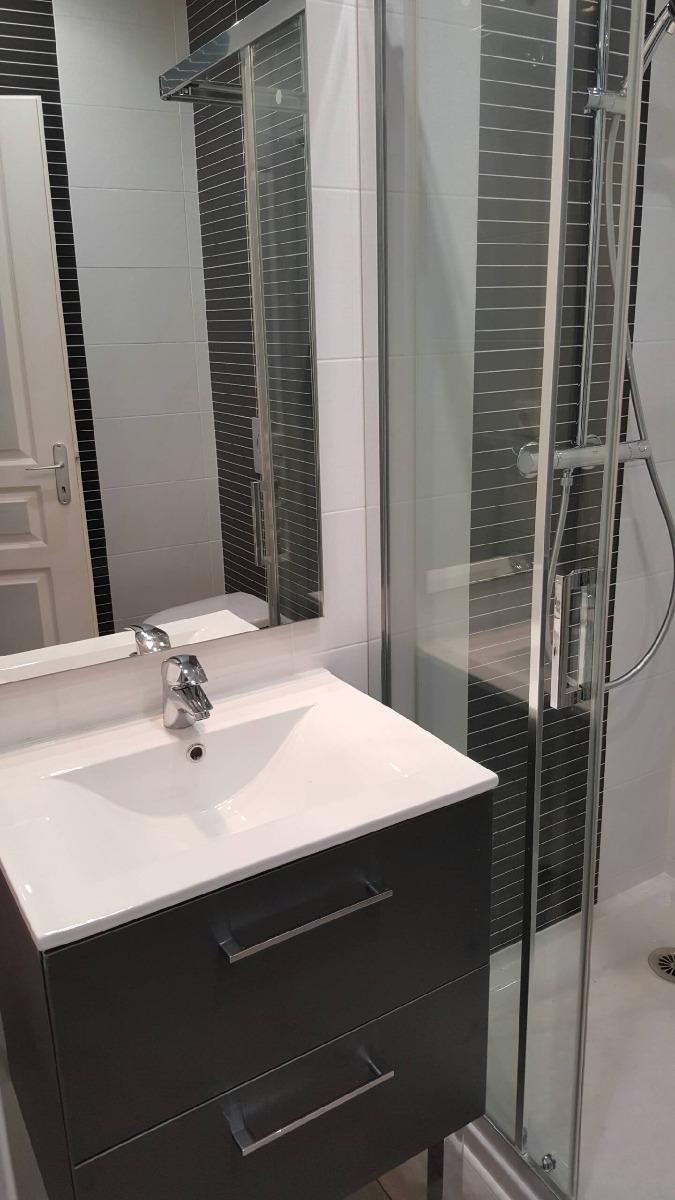 Lavabo et salle de bain