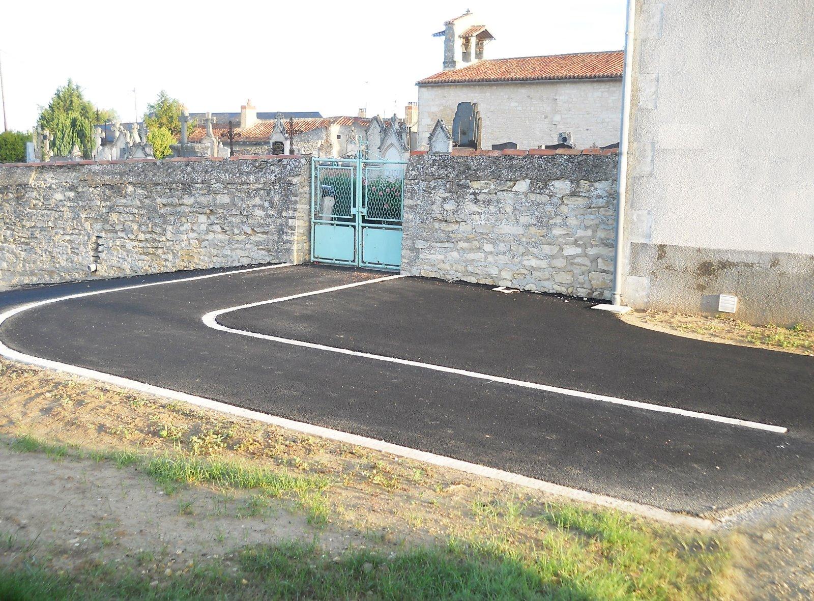 CREATION-PARKING-PLACES-HANDICAPES-POITOU-CHARENTE-VIENNE-MIREBEAU-86
