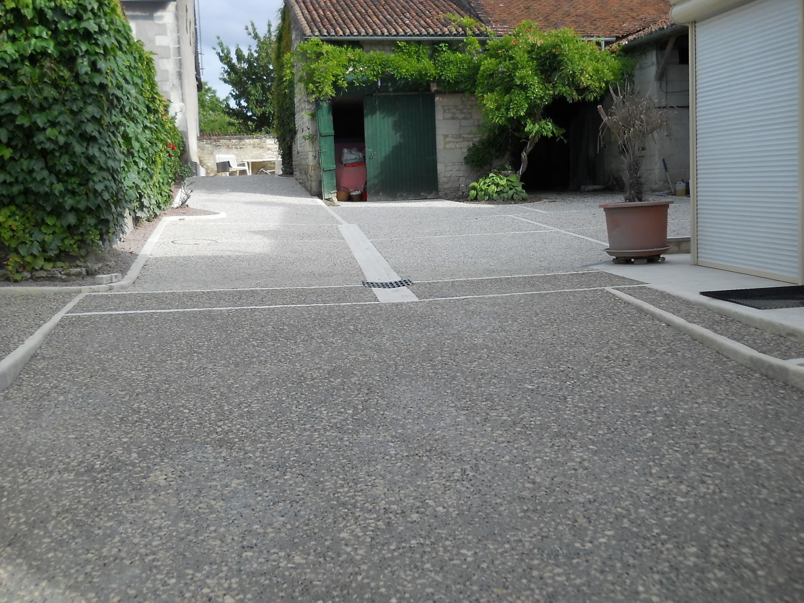 COUR-BETON-DESACTIVE-VIENNE-MIREBEAU-86