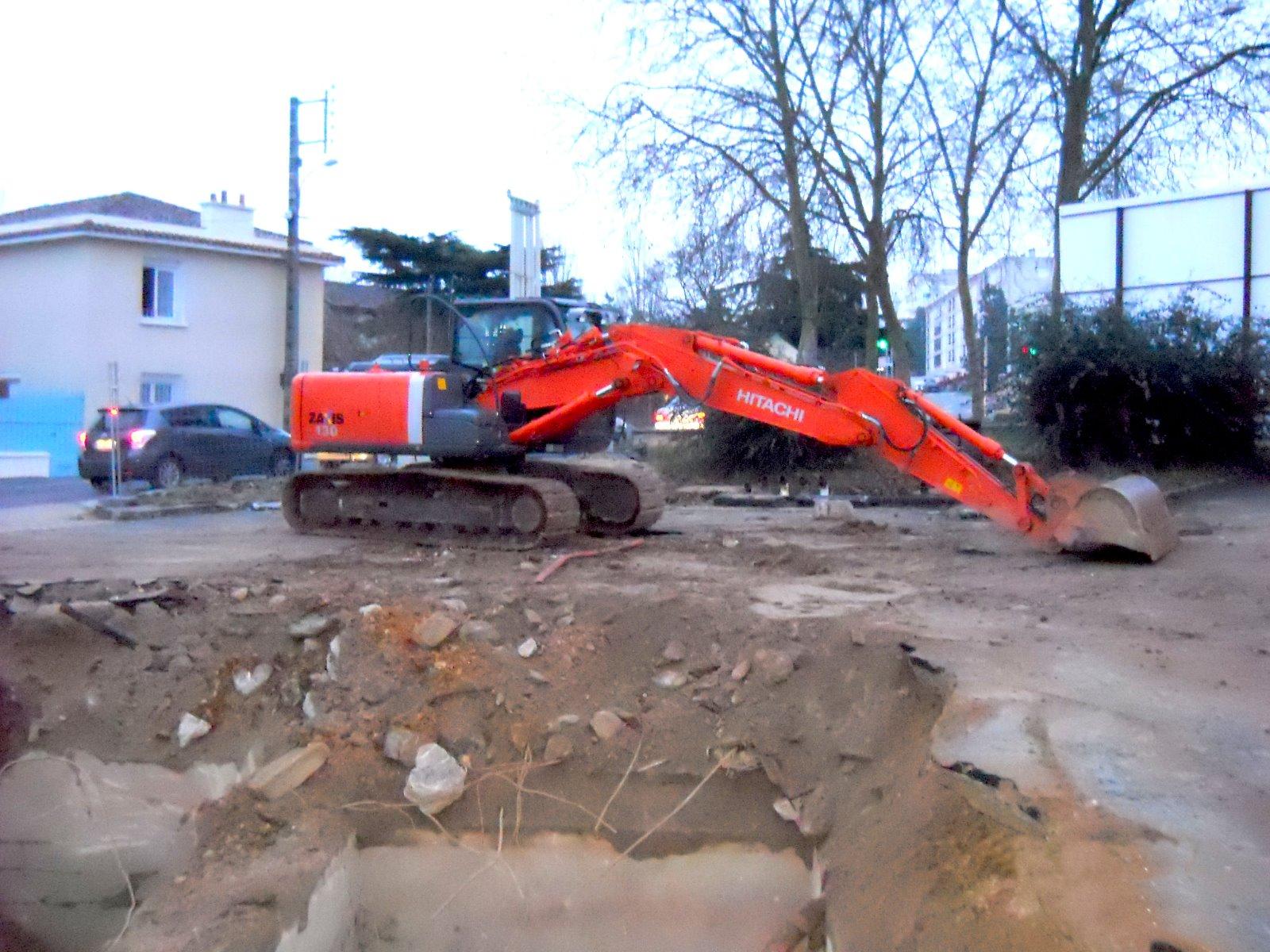 DEMOLITION-POITOU-CHARENTE-VIENNE-MIREBEAU-86