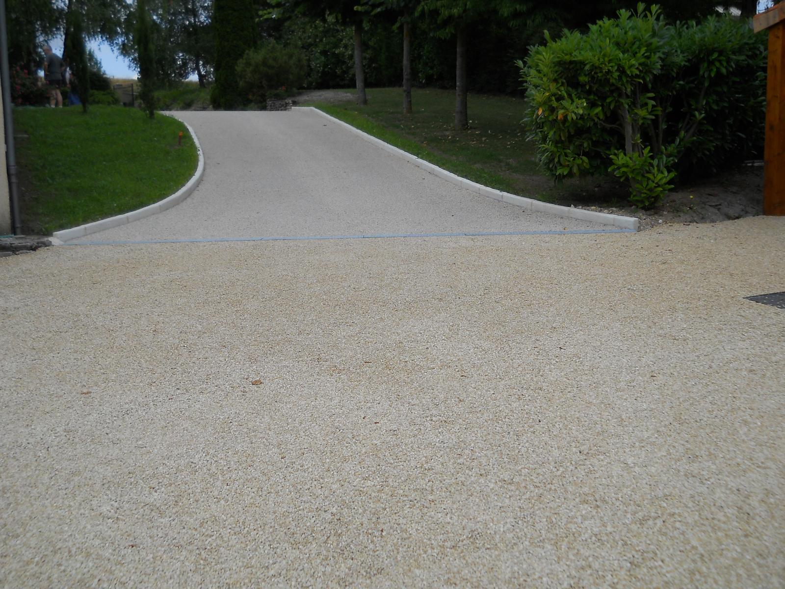 COUR-BETON-DESACTIVE-POITOU-CHARENTE-VIENNE-MIREBEAU-86